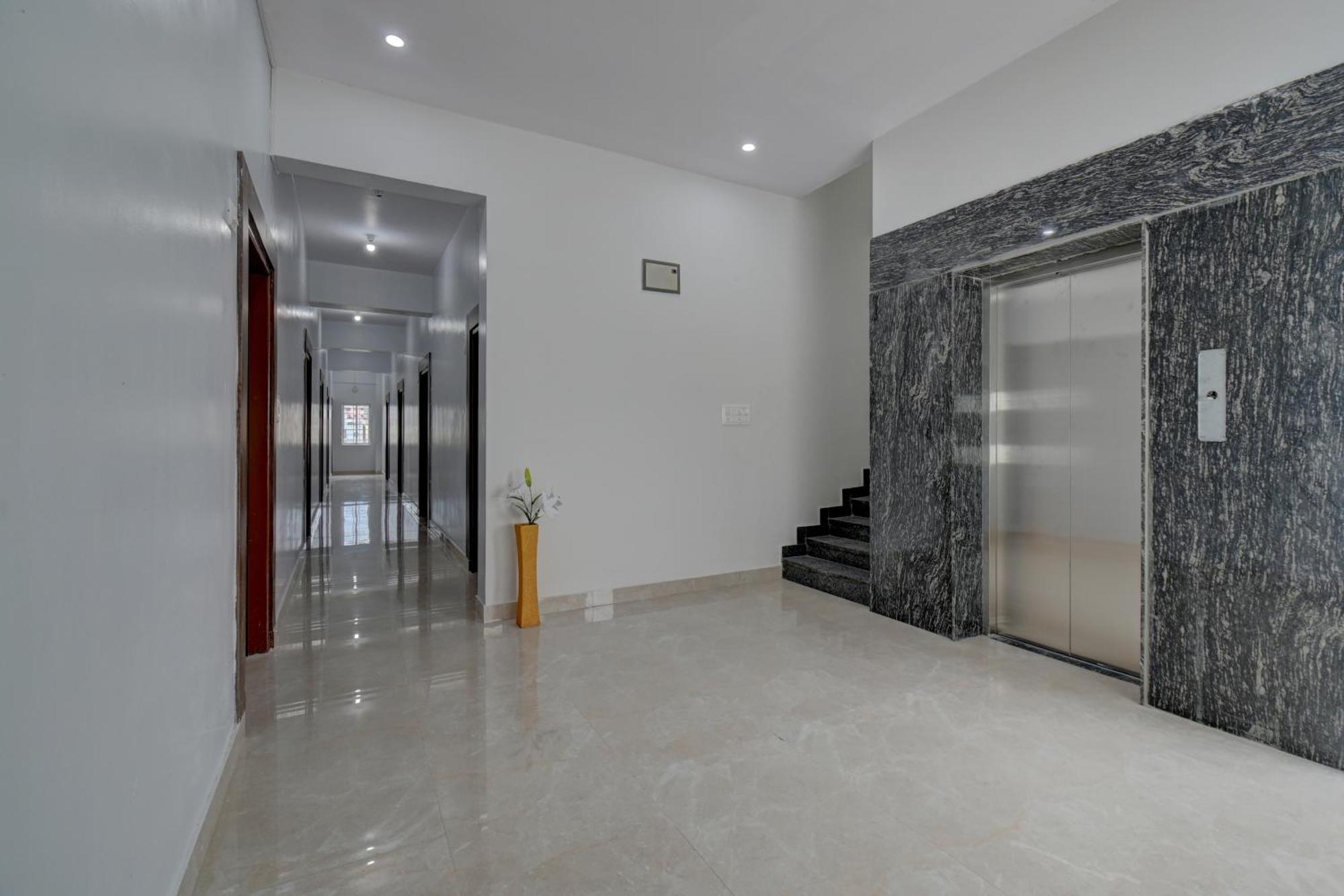 Hotel Cloud 9 Luxury Stay Mysore Buitenkant foto