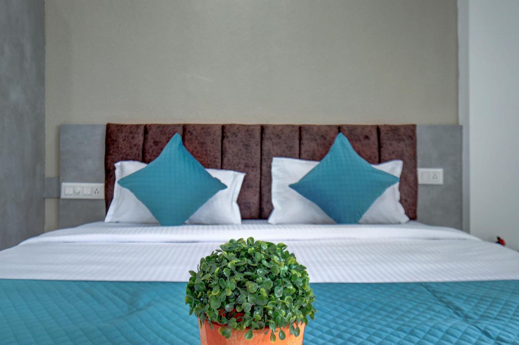 Hotel Cloud 9 Luxury Stay Mysore Buitenkant foto