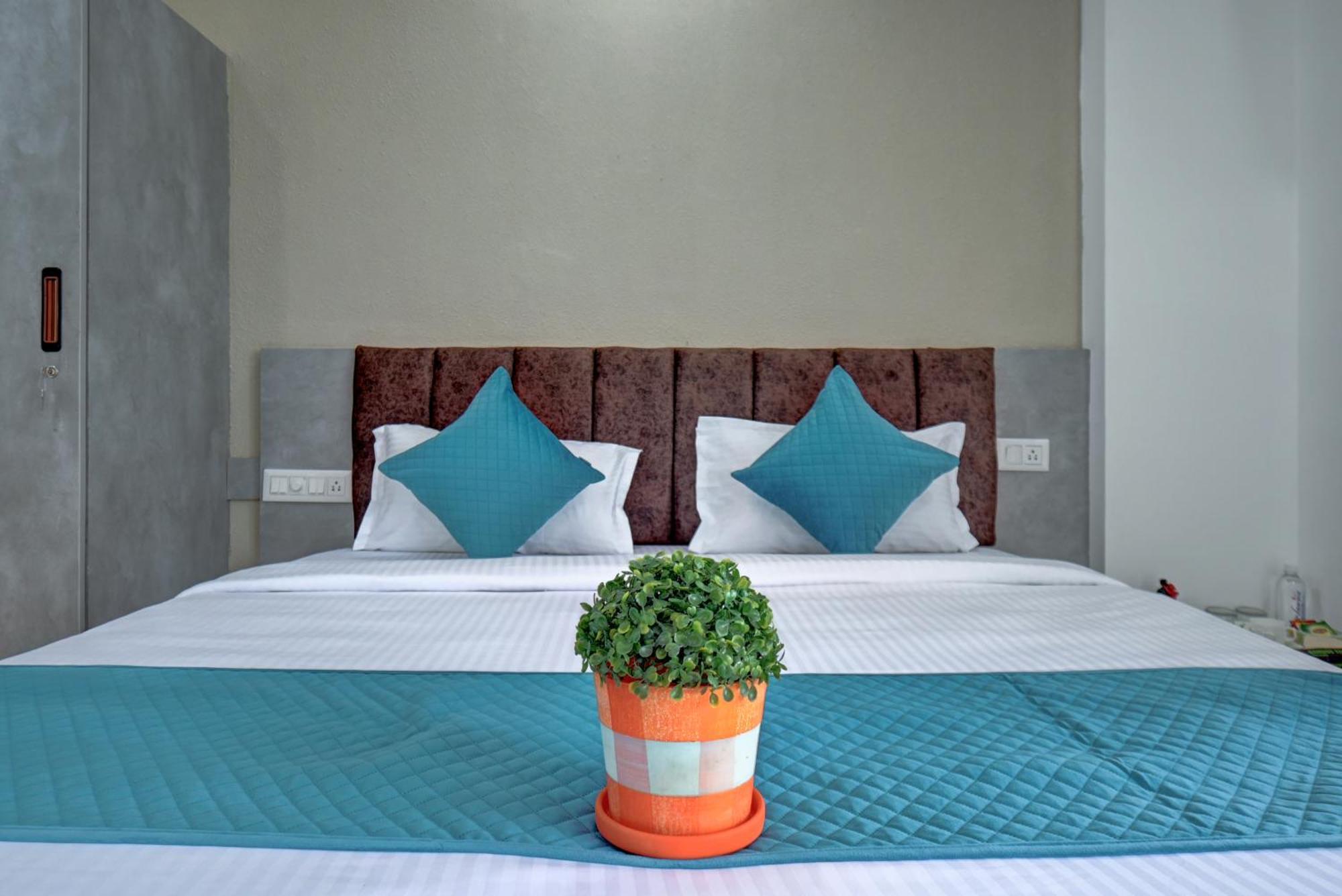 Hotel Cloud 9 Luxury Stay Mysore Buitenkant foto