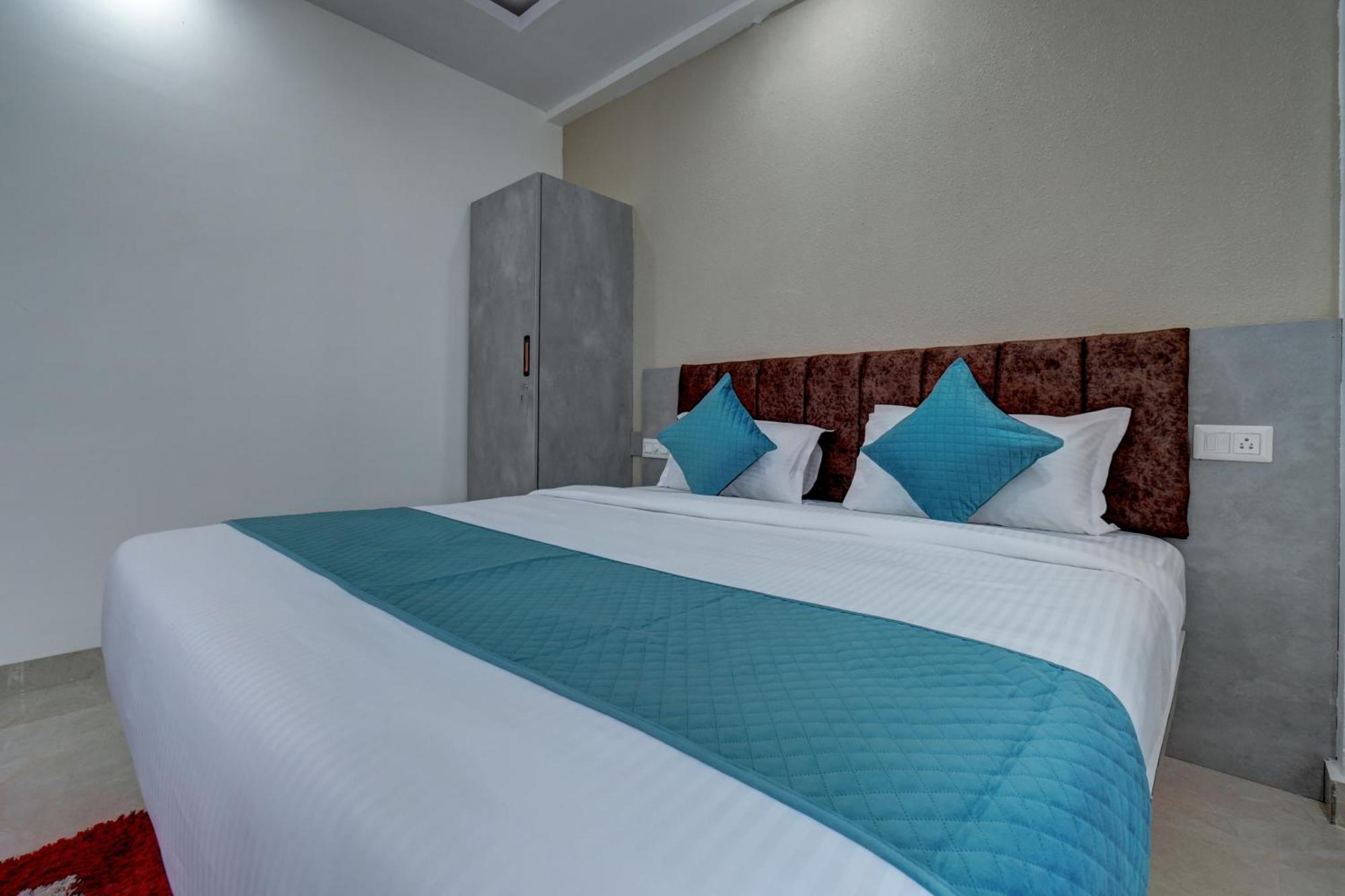 Hotel Cloud 9 Luxury Stay Mysore Buitenkant foto