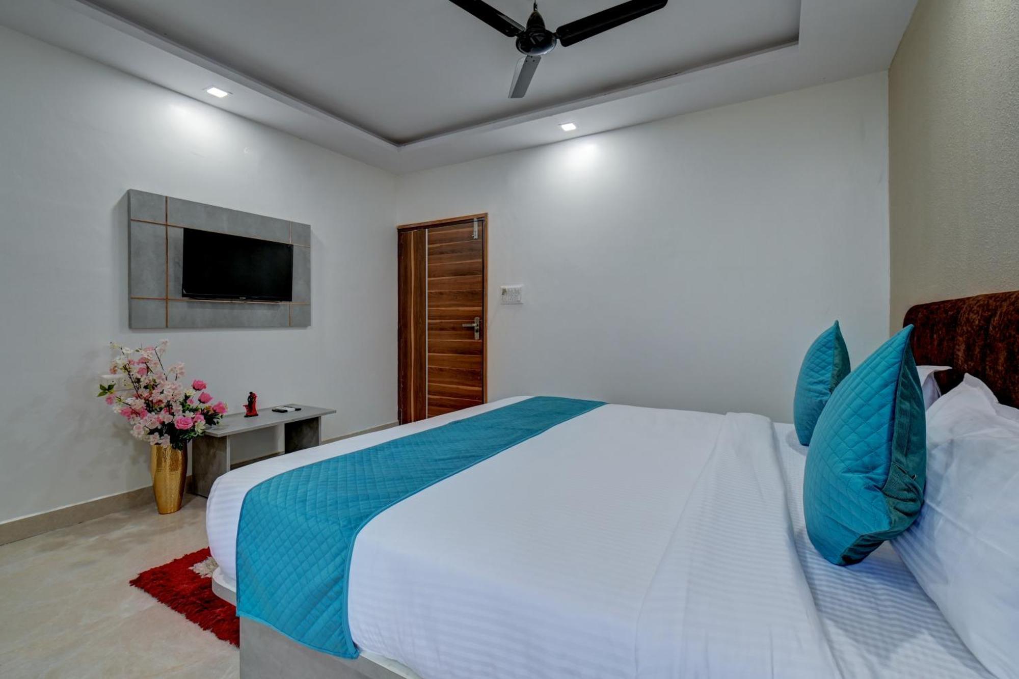 Hotel Cloud 9 Luxury Stay Mysore Buitenkant foto